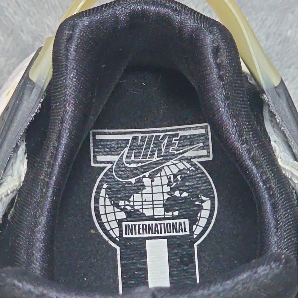 Size 9.5 - Nike Air Huarache OG Orca